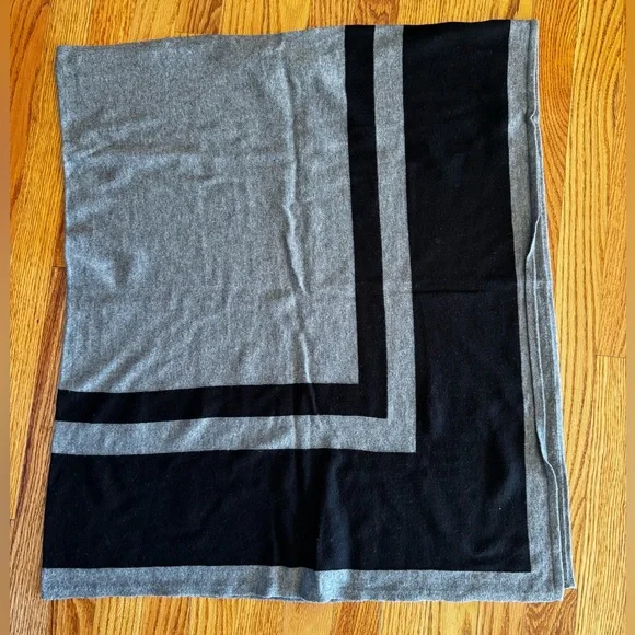 Ann Taylor Black & Gray Poncho, Size XS/S. Soft and stylish! - Picture 4 of 11